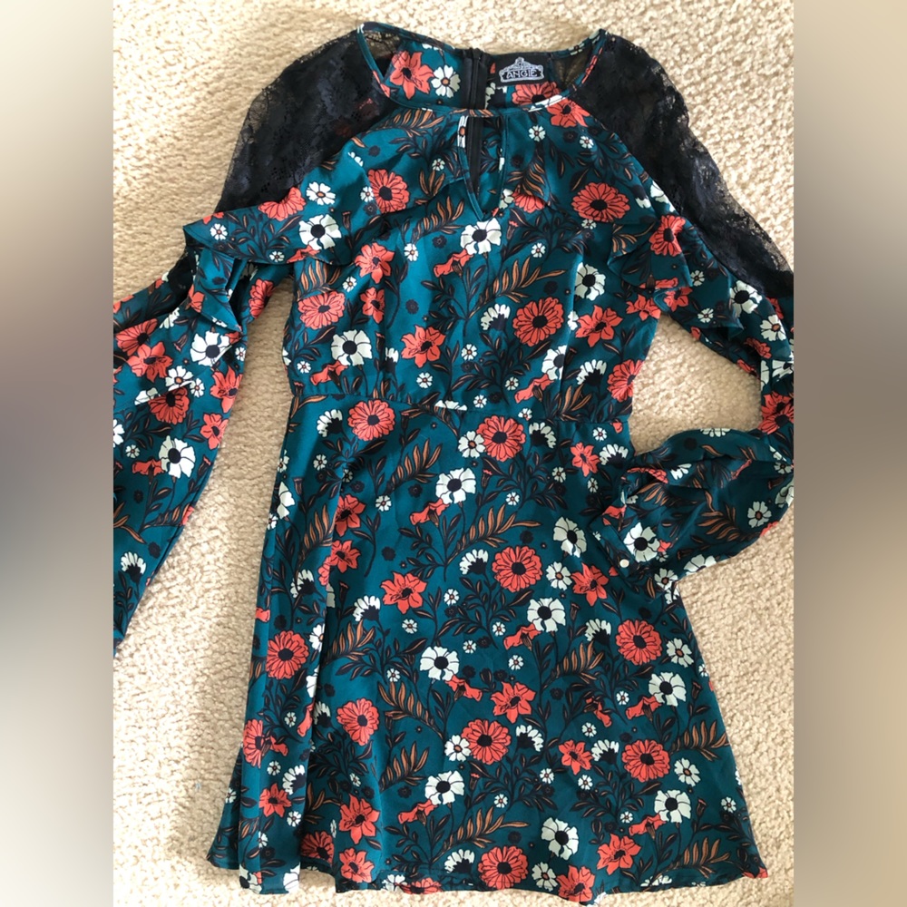 Angie dress szS gorgeous green color, perfect for fall!